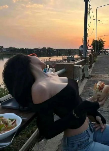 生活比个耶是什么意思_如何拍出耶手势氛围感大片