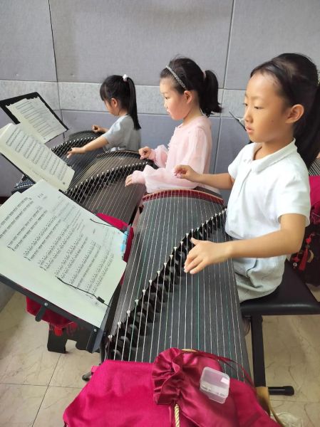古筝艺术班哪家好_学古筝多久能考级