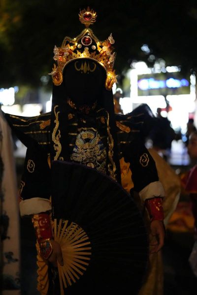 变脸是怎么表演的_川剧变脸原理揭秘