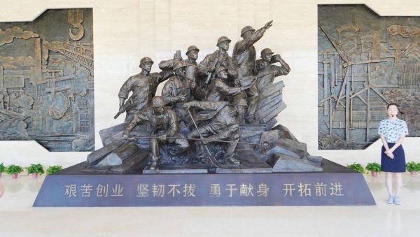 钢铁的艺术是什么_如何欣赏钢铁雕塑