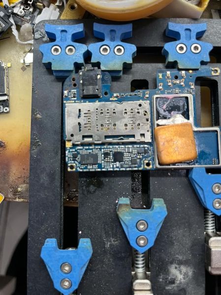 手机主板芯片级维修教程_手机进水后主板如何修复