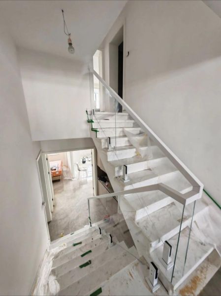 楼梯怎么设计好看_楼梯扶手选什么材质