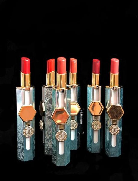 口红雕花怎么做_雕花口红容易掉吗