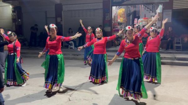 农村广场舞怎么跳_农村广场舞音乐哪里找