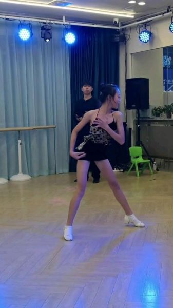 舞蹈艺术熏陶_如何提升孩子气质