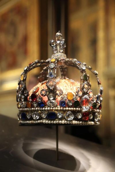 王冠图片大全哪里找_古代王冠名称有哪些