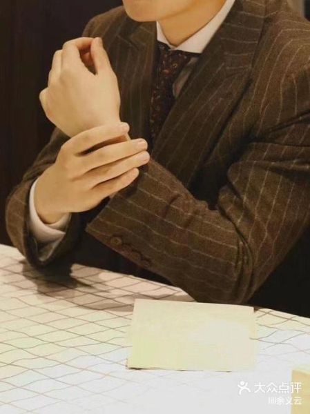 棕色西装怎么搭配_棕色西装适合什么场合