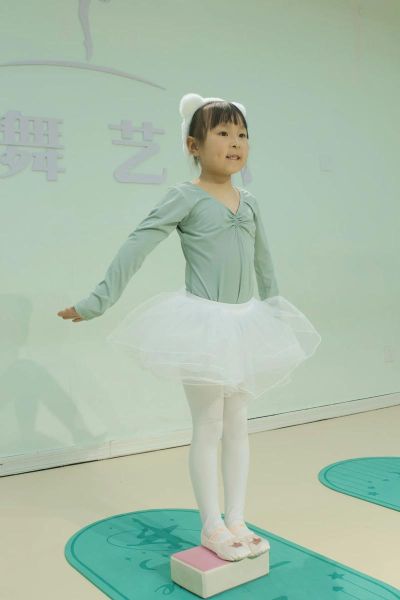 儿童舞蹈启蒙几岁合适_如何挑选舞蹈班