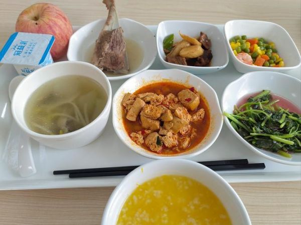 中午吃什么简单又健康_上班族午餐怎么搭配