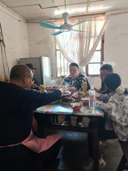 农村生活一家人怎么拍_农村一家人日常记录技巧