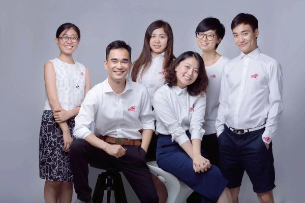 同事合影艺术文案怎么写_如何拍出有故事感的团队照