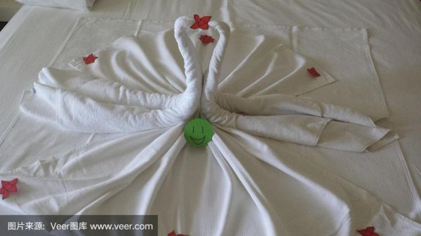 酒店毛巾怎么叠成天鹅_客房毛巾艺术教程