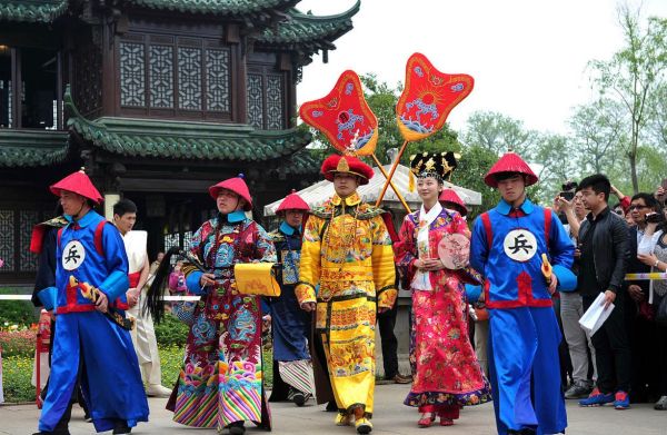 乾隆身世之谜_乾隆下江南真实目的