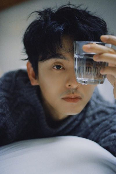 艺术男生照怎么拍_男生写真姿势推荐